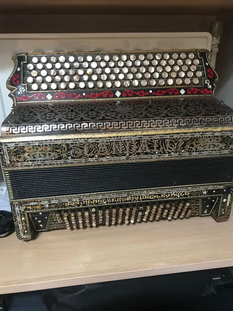 Très bel accordéon vintage des années 30/40, Musique & Instruments, Scandalli, Enlèvement, Utilisé, 120 basses