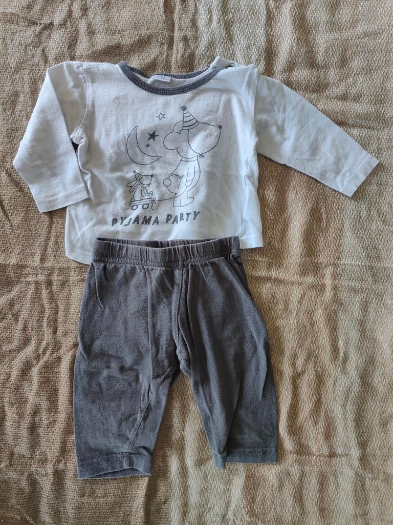Tweedelige pyjama, Kinderen en Baby's, Babykleding | Maat 74, Jongetje of Meisje, Ophalen of Verzenden, Zo goed als nieuw, Nacht- of Onderkleding