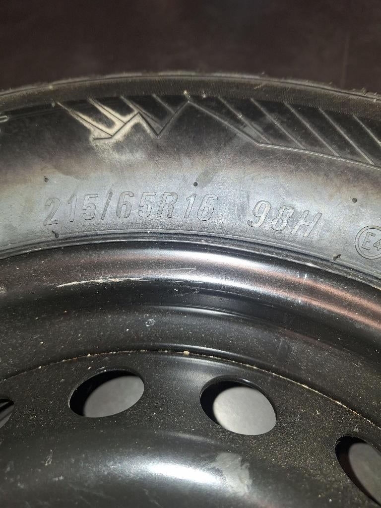 ongebruikte Velg + band 215/65 R16, Auto-onderdelen, Banden en Velgen, Ophalen, 215 mm, 16 inch, Banden en Velgen