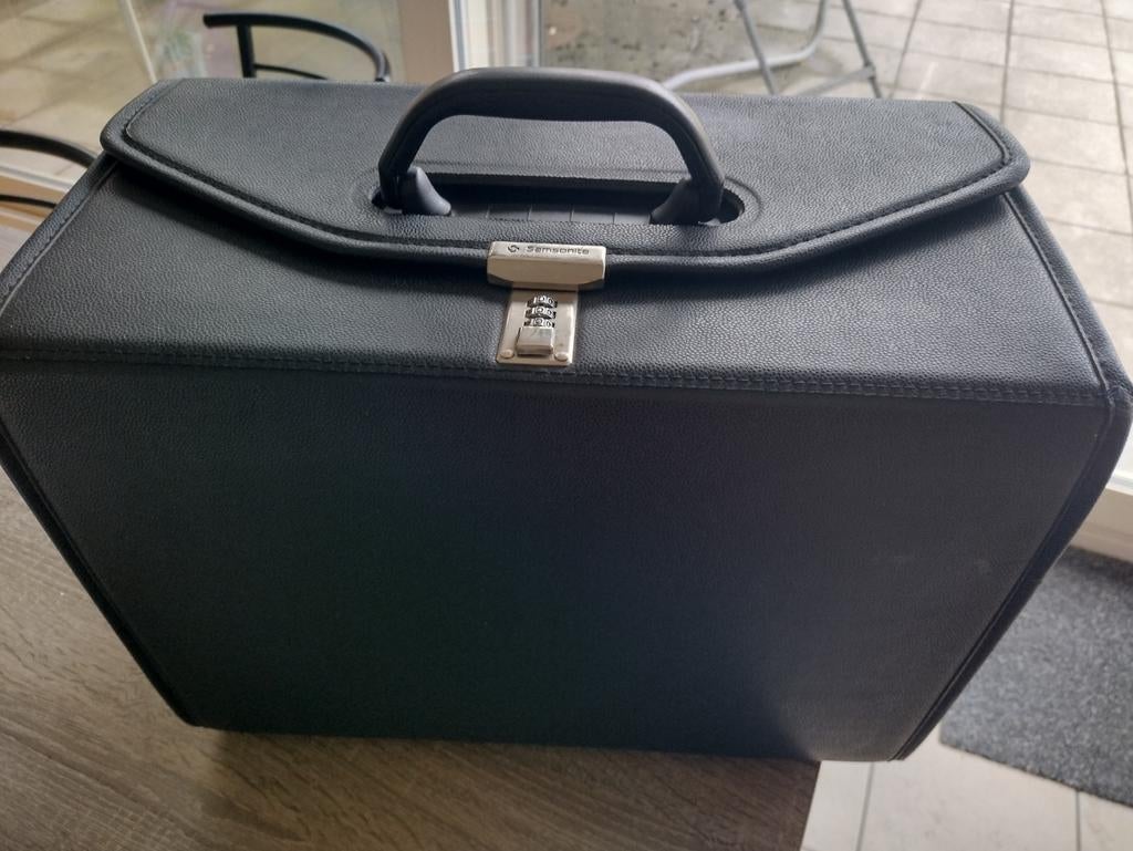 Samsonite pilotenkoffer, zwart, met cijferslot, Zo goed als nieuw, Slot