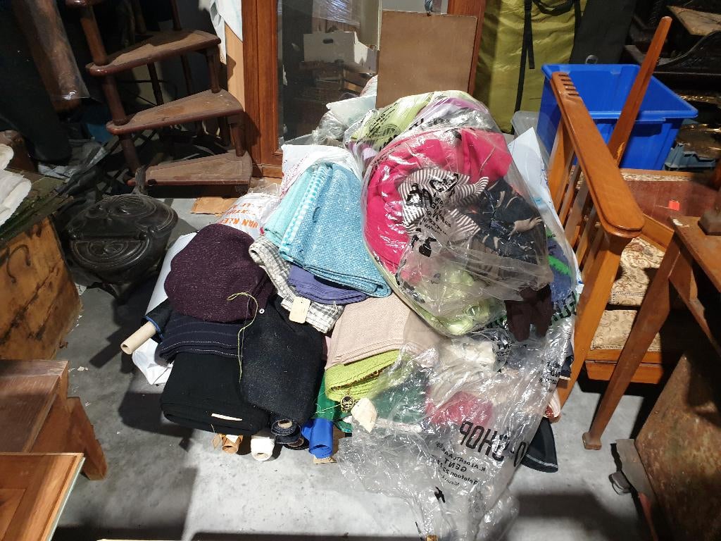 groot lot stoffen kledij vintage stof kleren textiel, Hobby en Vrije tijd, Ophalen, Zo goed als nieuw