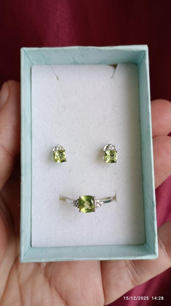 Ensemble en argent sterling avec péridot naturel, Bijoux, Sacs & Beauté, Bagues, Neuf, Enlèvement ou Envoi, Vert, 17 à 18