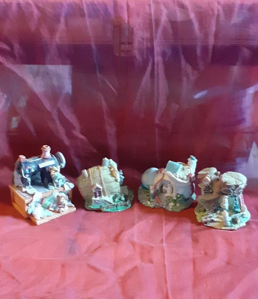 4 objets décoration de vitrine en résine, Ophalen of Verzenden, Gebruikt