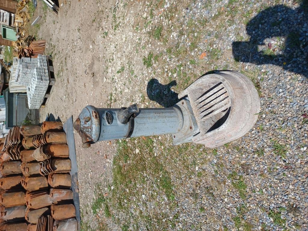 antieke franse dorpspomp, Ophalen, Gebruikt, Gietijzer, Waterornament