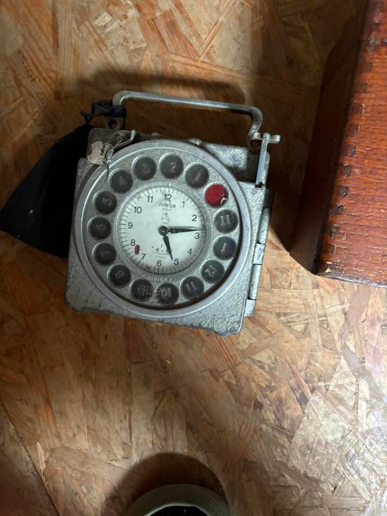 2 clochettes à pigeons, Enlèvement