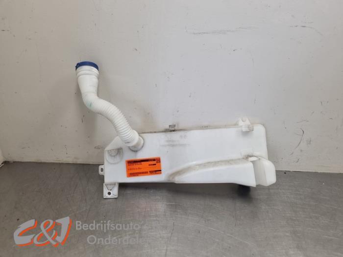 Ruitensproeiertank voor van een Toyota Pro-Ace, Gebruikt, -, -, Ophalen of Verzenden