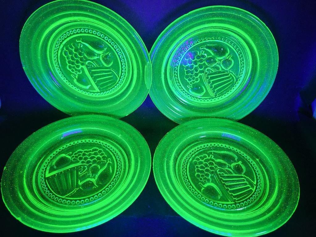 plats en uranium 4 pièces, Antiquités & Art, Enlèvement ou Envoi