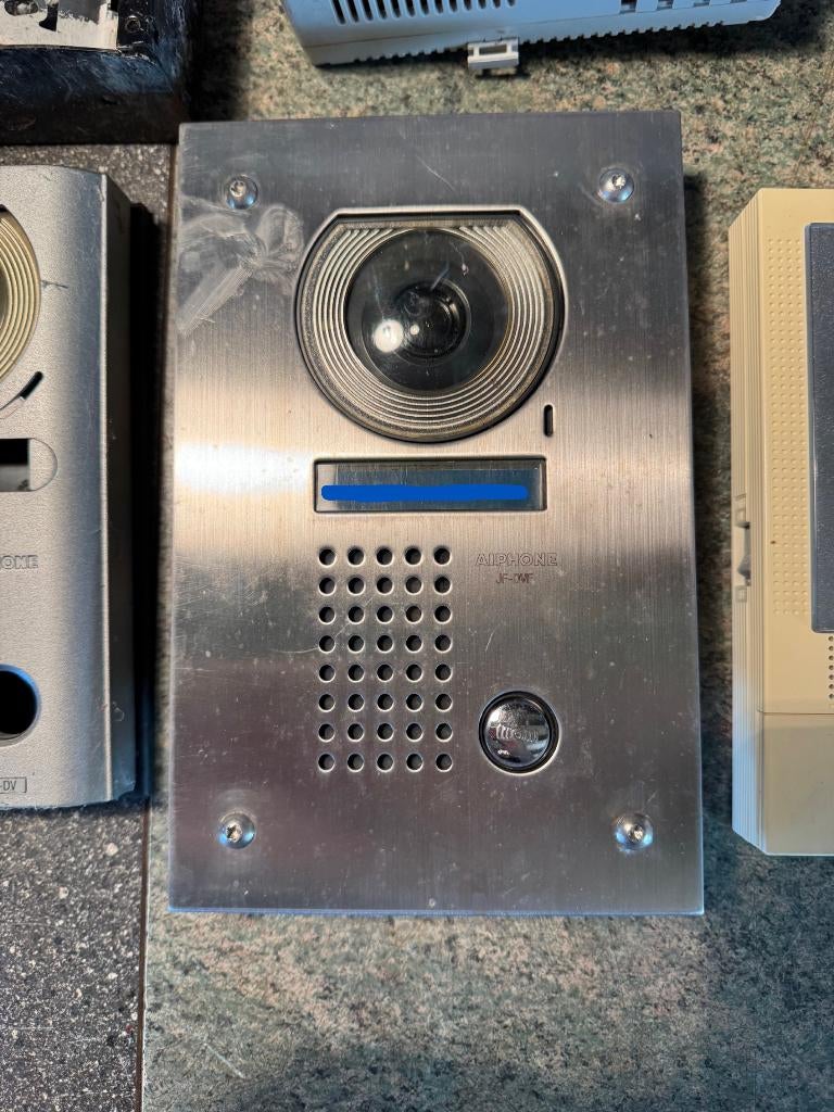 Video-intercomsysteem — Aiphone, Huis en Inrichting, Deurbellen, Ophalen, Ingebouwde camera, Gebruikt, Bedraad