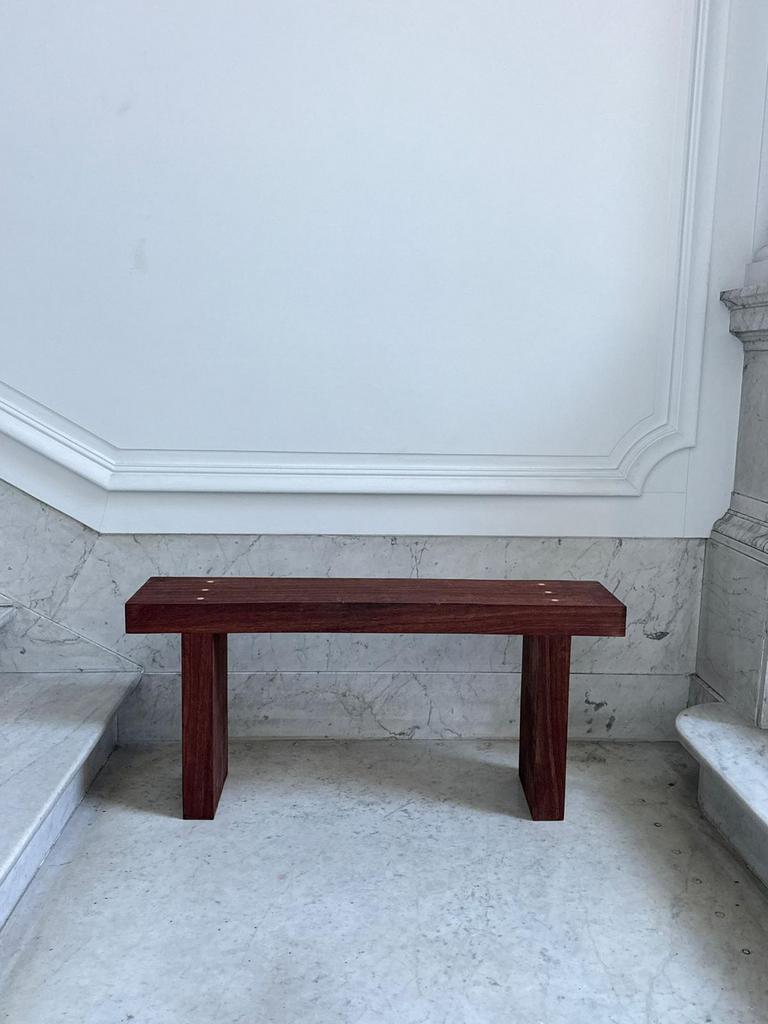 Massieve afrormosia bank / lage tafel – mid-century stijl, Minder dan 75 cm, Ophalen of Verzenden, Japans, deens, Rechte bank