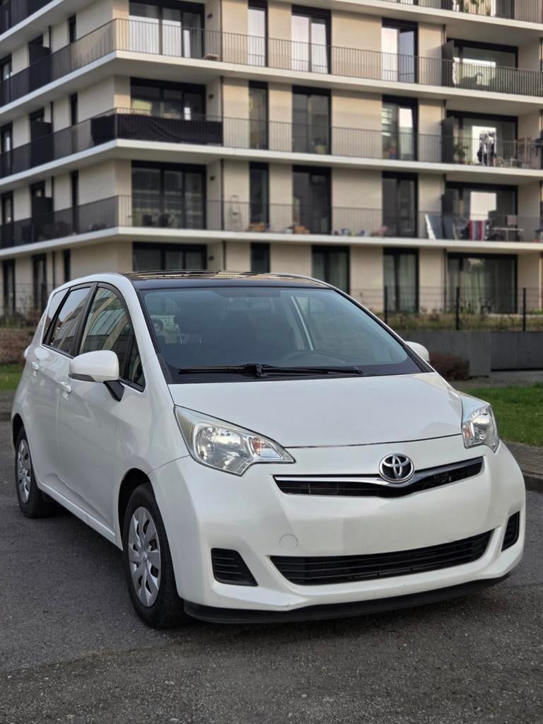 Toyota Verso-s Benzine-Automaat-Euro5, Auto's, Toyota, Automaat, Euro 5, Stof, Zwart