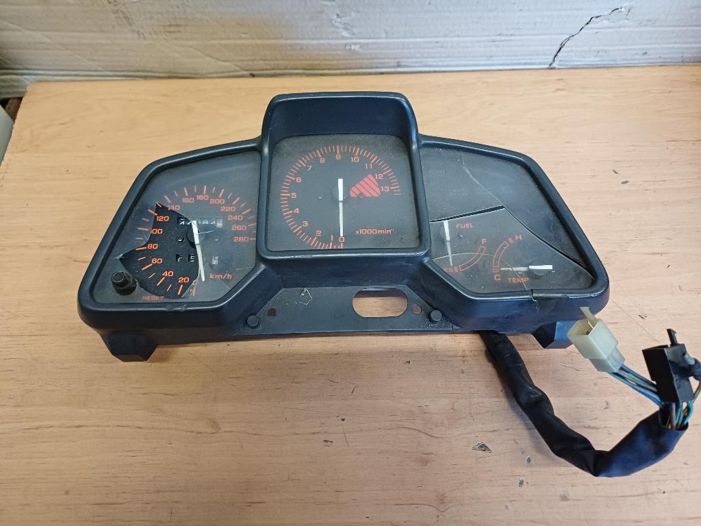 honda vfr 750 van '86-'89 kilometerteller met schade, Ophalen, Gebruikt