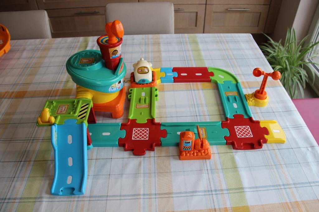 Voitures V-Tech à l'aéroport, Enlèvement, Comme neuf, 6 mois à 2 ans