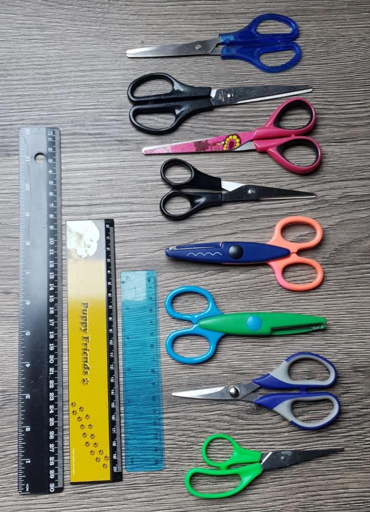 Set van 8 scharen (incl. kartelscharen) en 3 linialen, Divers, Fournitures scolaires, Enlèvement ou Envoi, Utilisé