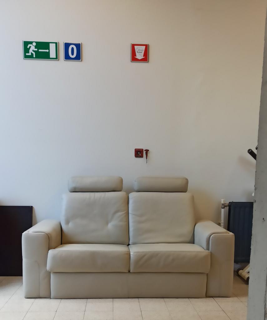 Siège 2 places en cuir. La prise en charge se fait au rez-de, Enlèvement