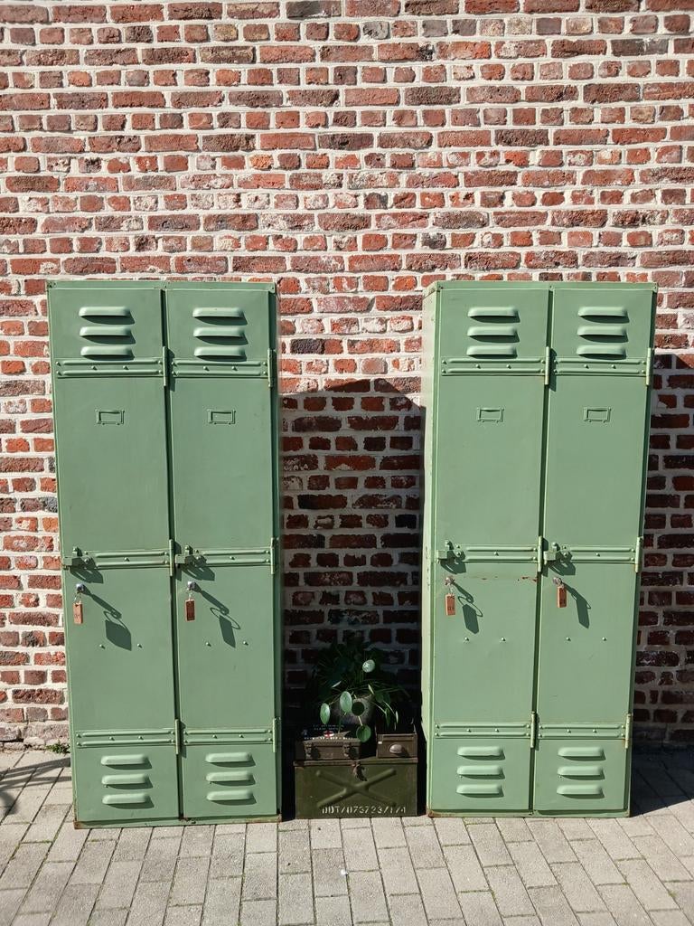 2 vintage legerlocker lockerkast vestiare, Ophalen