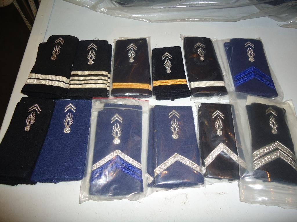 lot grades gd, Collections, Enlèvement ou Envoi, Gendarmerie, Emblème ou Badge