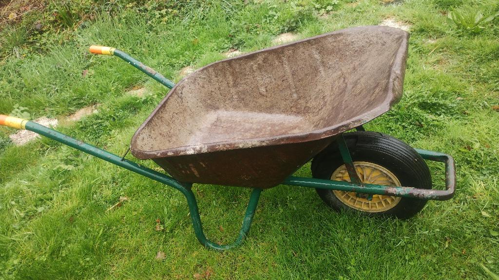 Metalen kruiwagen van 130 l voor metselwerk en tuin, Ophalen, Gebruikt, Handmatig, Eenwielig