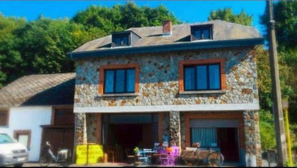 Dit mooie Ardense huis werd in de jaren 50 opgetrokken uit, Immo, Maisons à vendre, Maison individuelle, 7 pièces, Province de Luxembourg