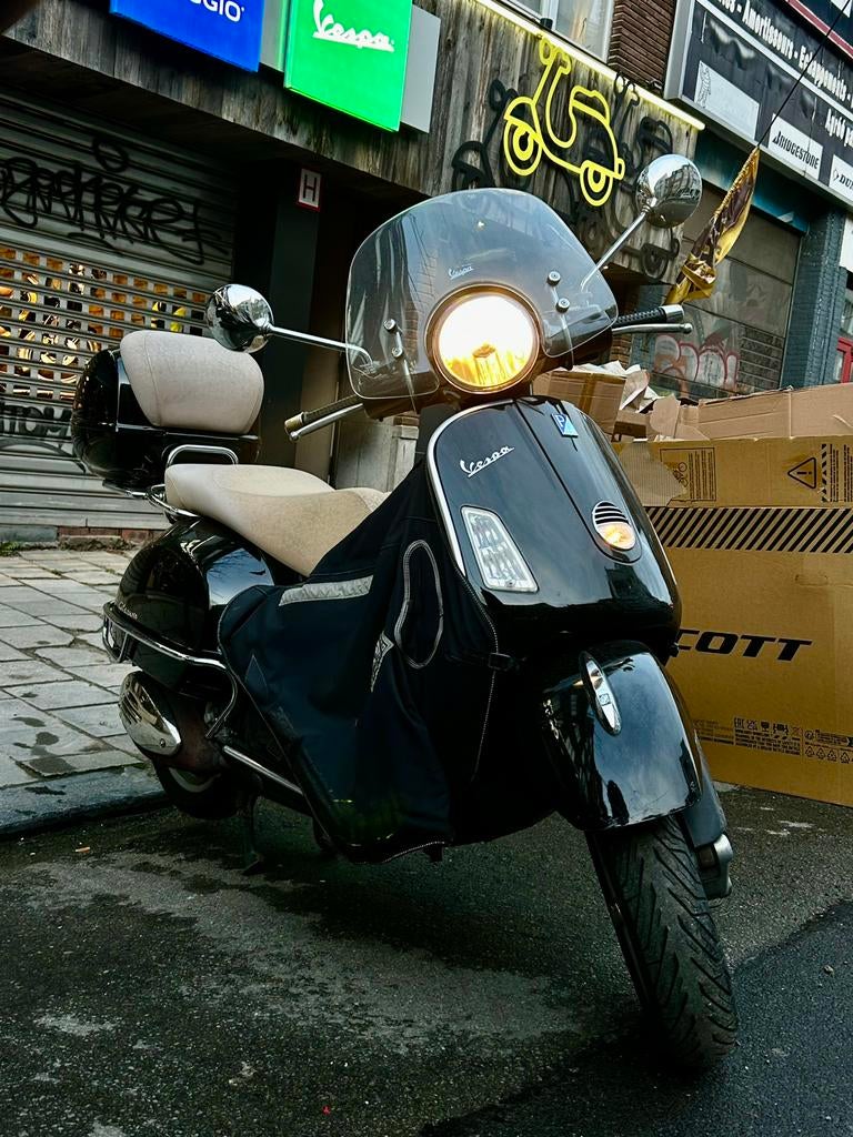 Vespa GTS 250, Fietsen en Brommers, Scooters | Vespa, Ophalen, Zo goed als nieuw