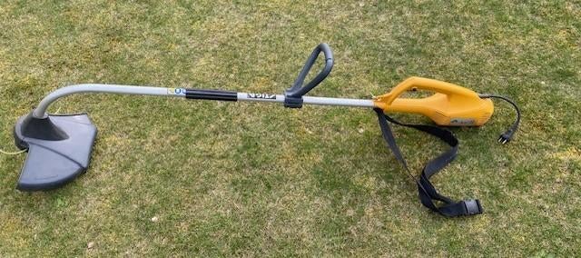 Elektrische STIGA ST1100 bosmaaier •	1100 W, Tuin en Terras, Bosmaaiers, Ophalen, Gebruikt, Stiga, 30 tot 50 cm