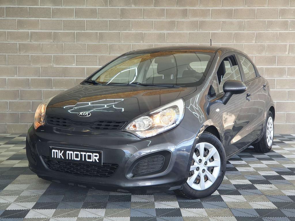 Kia Rio 1.2 ESSENCE 86CV - 1ER MAIN - 5 PORTES - CARNET, Auto's, Kia, Voorwielaandrijving, Euro 5, Stof, Gebruikt