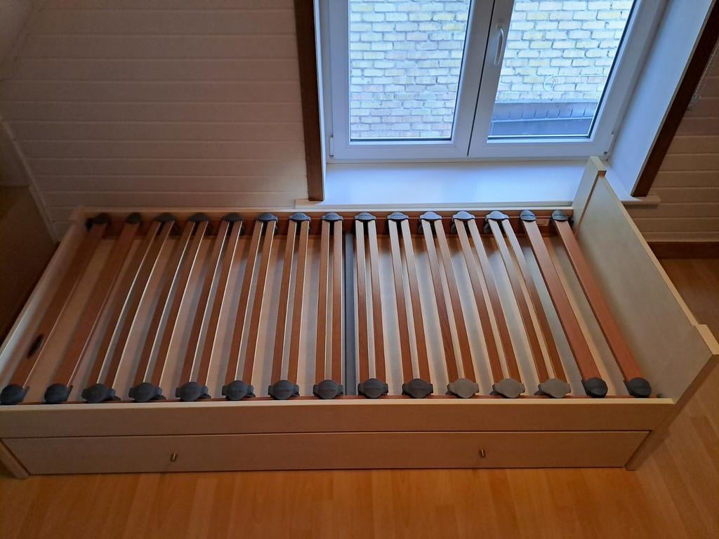 Mooi en zeer degelijk eenpersoonsbed met grote schuif, Enlèvement