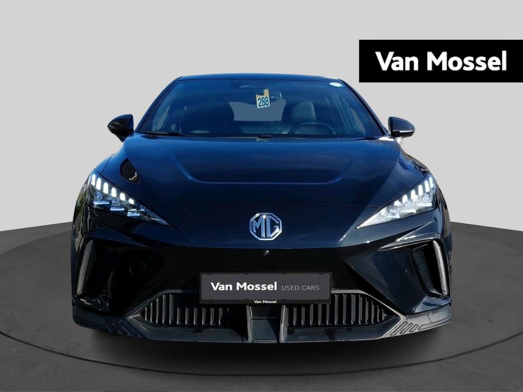 MG MG4 64 kWh Luxury, Auto's, MG, Automaat, Gebruikt, 1675 kg, Zwart