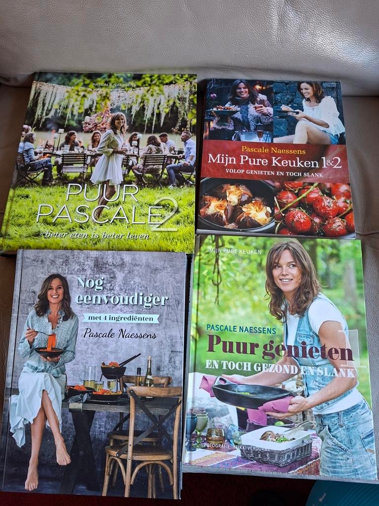 Pascale Naessens,  4 dikke en 12 dunne boekjes, voor 50 euro, Boeken, Kookboeken, Ophalen of Verzenden