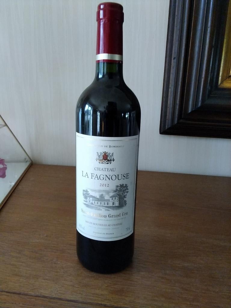 DRIE FRANSE RODE KLASSEWIJNEN MET NIEUWE WIJNKARAF, Ophalen, Rode wijn