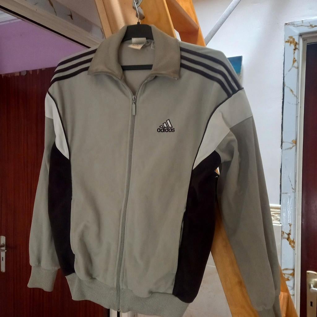 Veste training Adidas, Enlèvement