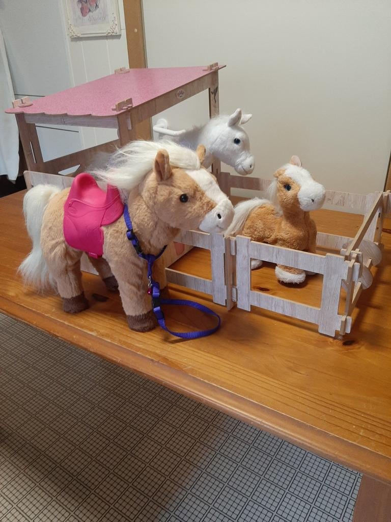Babyborn paardenstal met  3 paarden, Ophalen of Verzenden