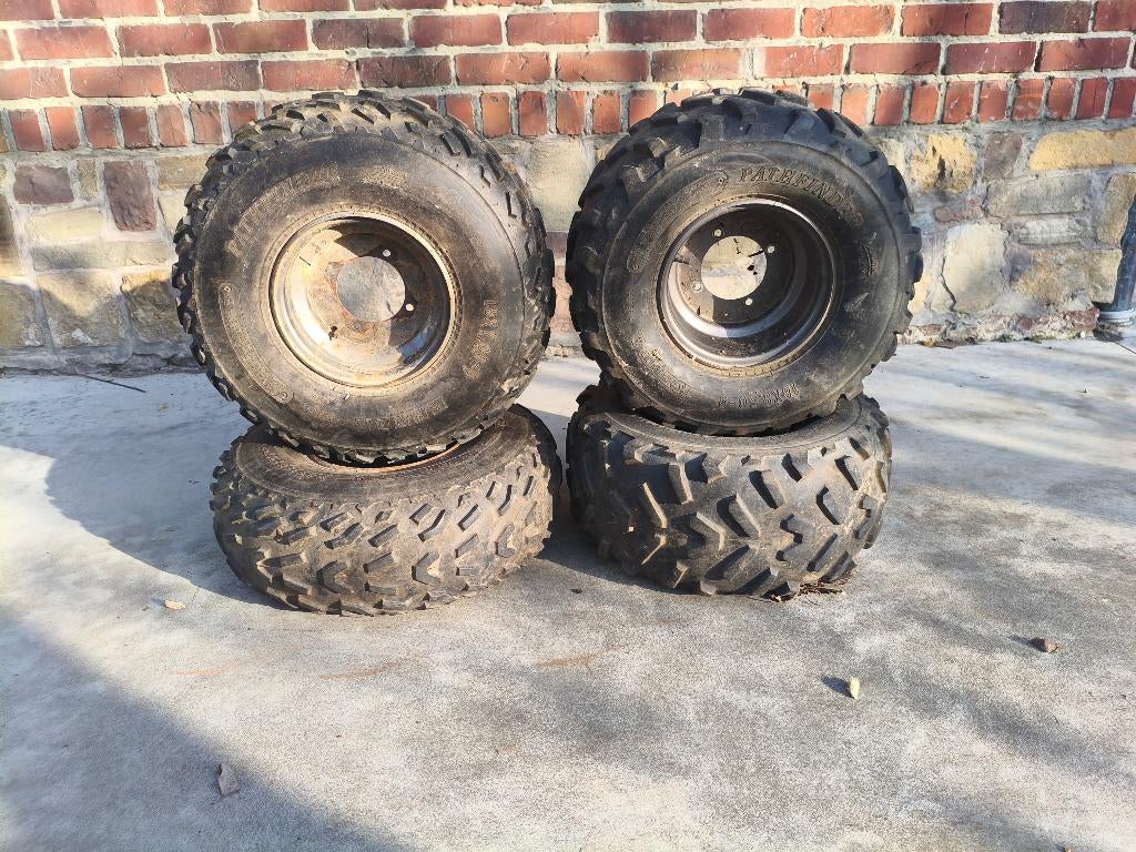 4 pneus pour quad, Enlèvement, Pneu(s)