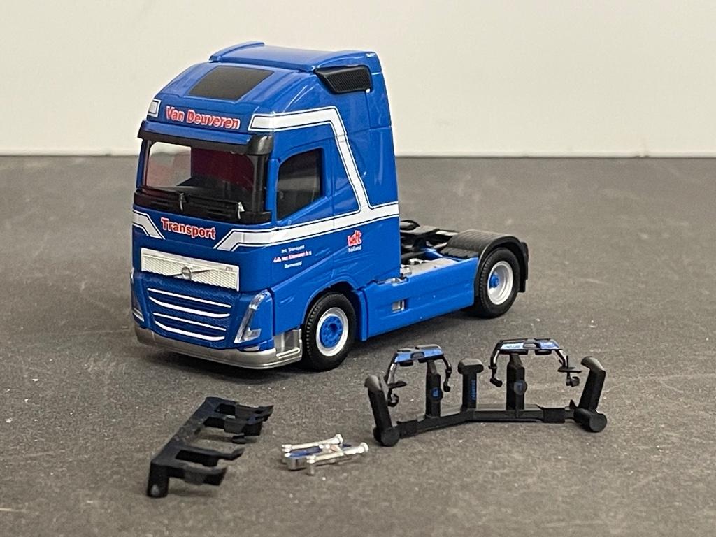 Herpa Volvo FH05 van Deuveren trekker 1/87, Ophalen of Verzenden, Zo goed als nieuw, Bus of Vrachtwagen, Herpa
