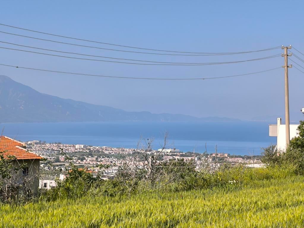 Terrain à vendre à Kusadasi 416 m2 pour deux villas, Ville, 416 m², Kuşadası, Turquie