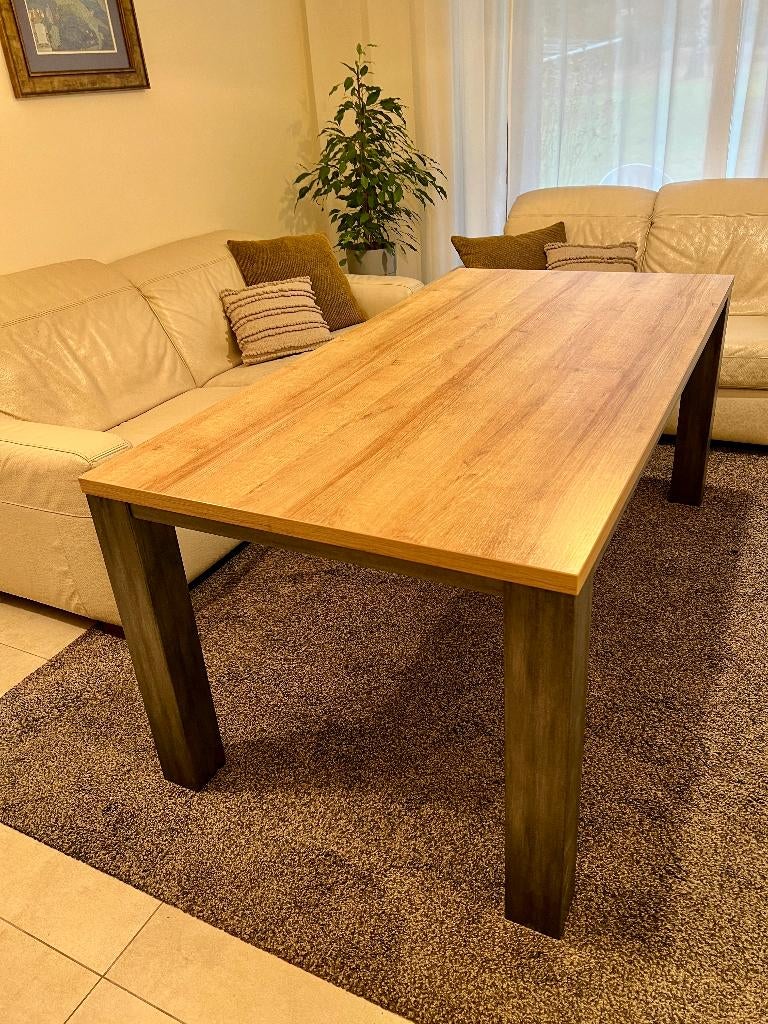 eetkamertafel in grijs / lichtbruin in goede staat, Huis en Inrichting, Tafels | Eettafels, Gebruikt, 50 tot 100 cm, 150 tot 200 cm