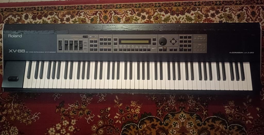 Roland XV-88 + flightcase, Muziek en Instrumenten, Keyboards, Ophalen, Gebruikt, Roland