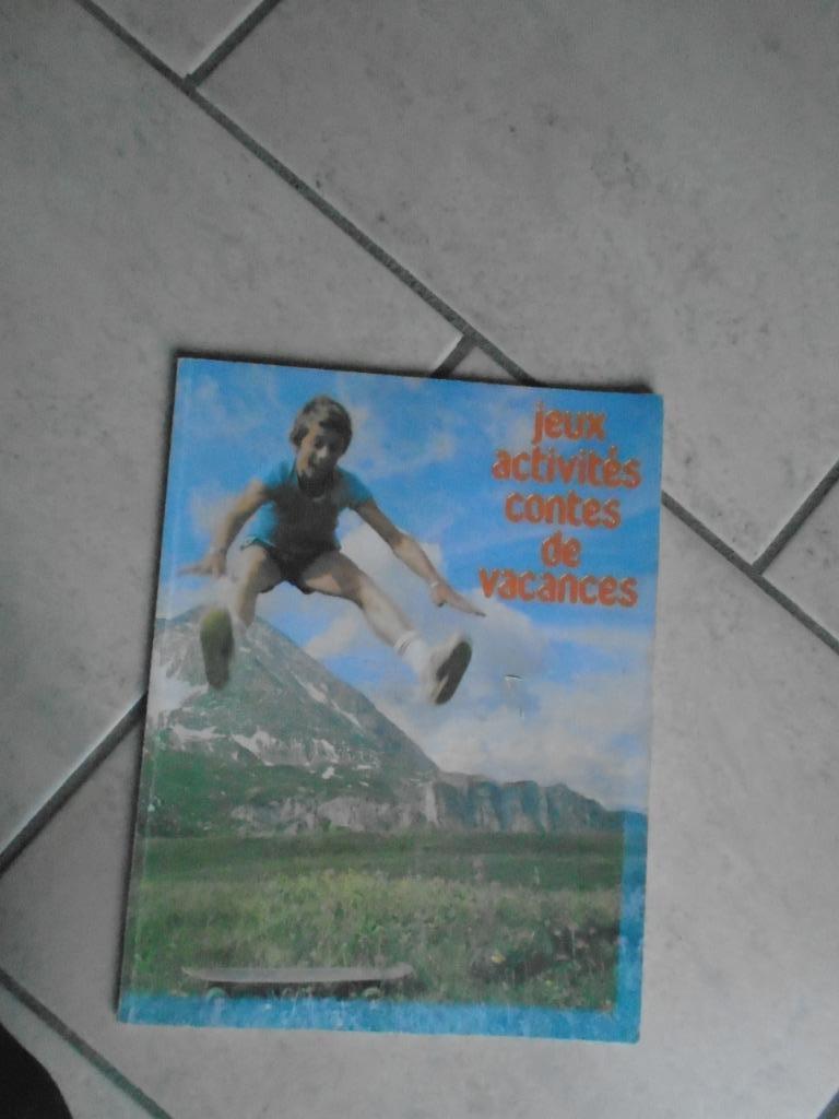 ALBUM DE VACANCES/JEUX-ACTIVITES-CONTES/COLLECTION, Garçon ou Fille, Enlèvement ou Envoi, Utilisé, HACHETTE