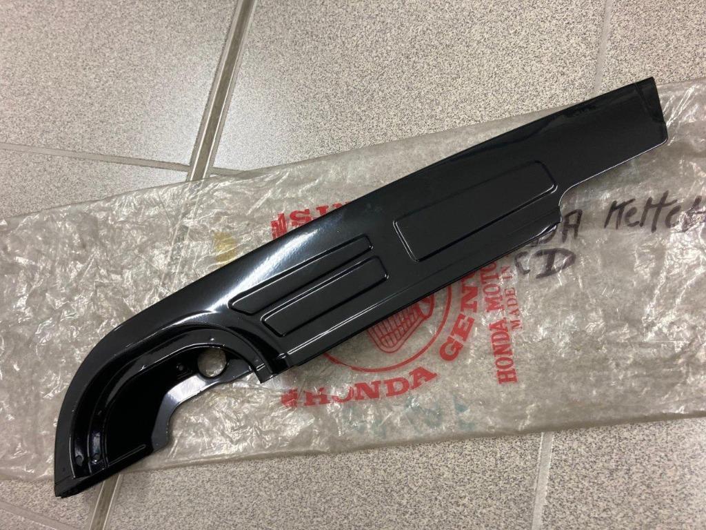 Protège-chaîne supérieur d’origine état neuf HONDA CD50, C50, Enlèvement ou Envoi, Neuf