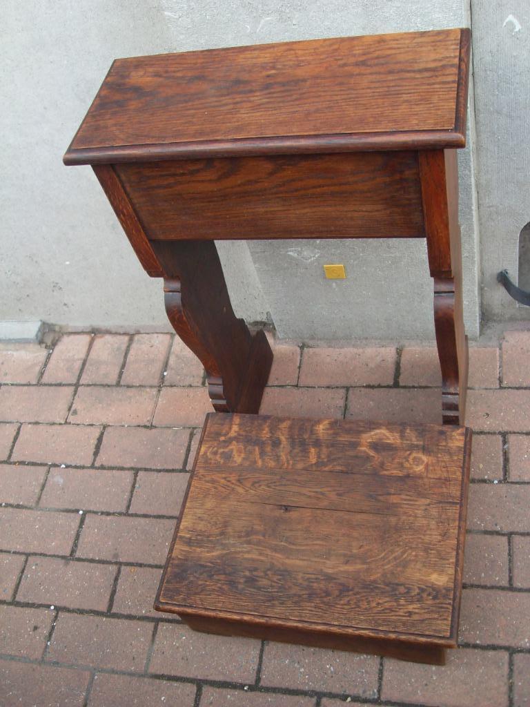 Prie Dieu, Enlèvement