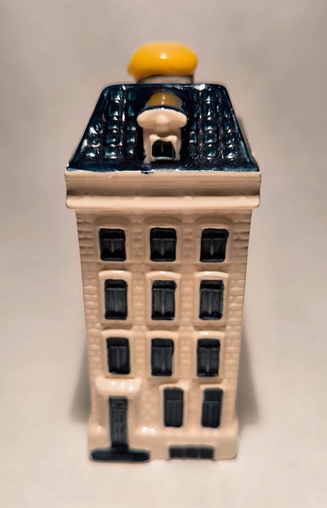 KLM huisje nr. 74 Reguliersgracht 7 in Amsterdam. (1994), Ophalen