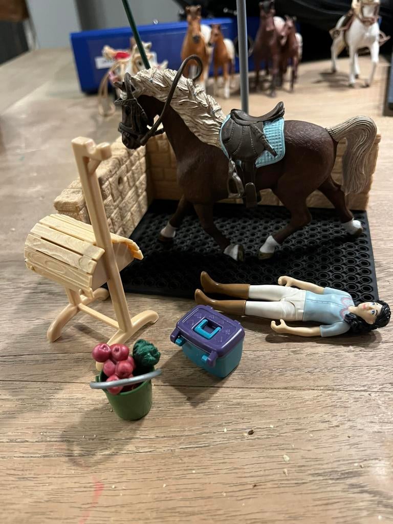 Sleich paardje met poetsplaats en ruiter, Ophalen, Zo goed als nieuw