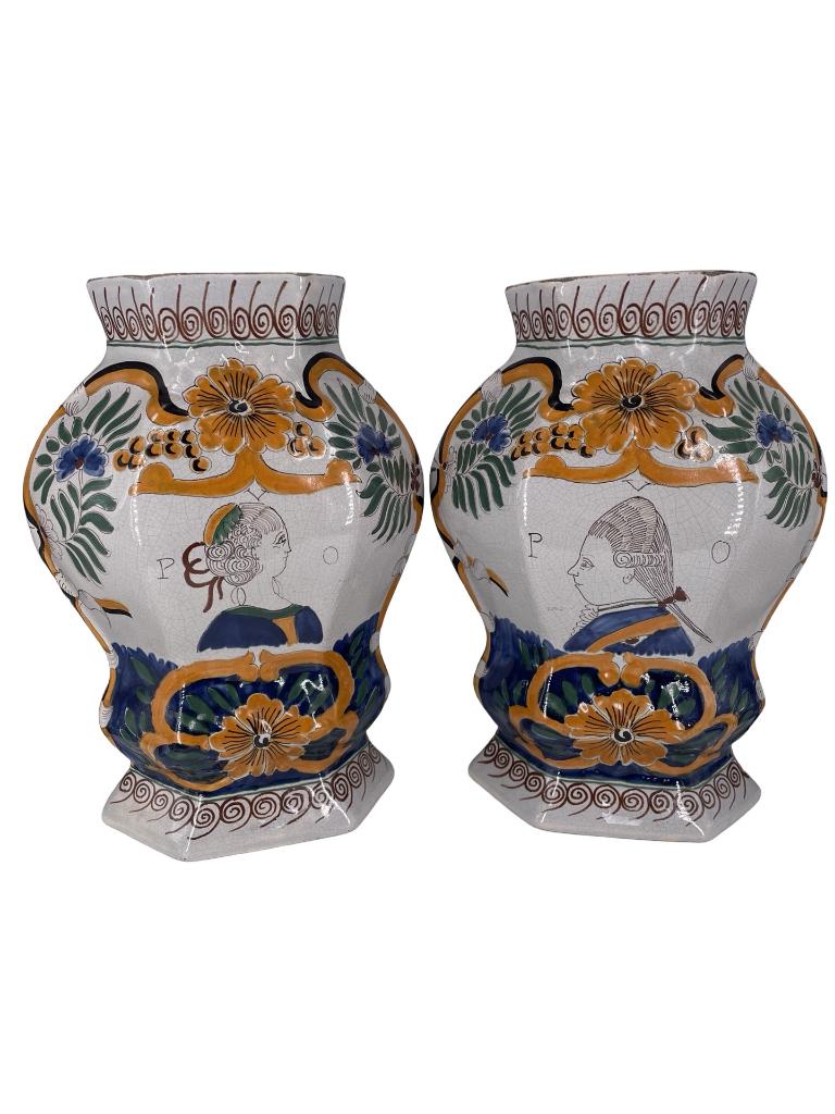 Paar aardewerken vazen gedecoreerd met Prince of Orange 19e