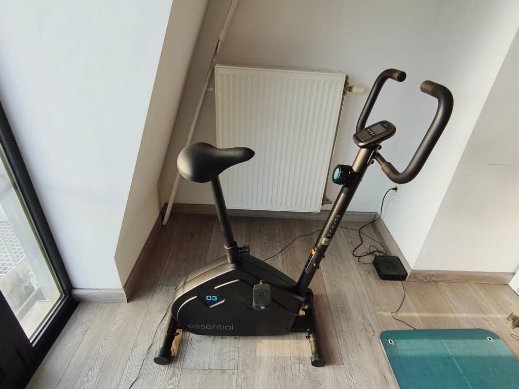 Hometrainer Essential, Sport en Fitness, Ophalen, Aluminium, Zo goed als nieuw, Benen