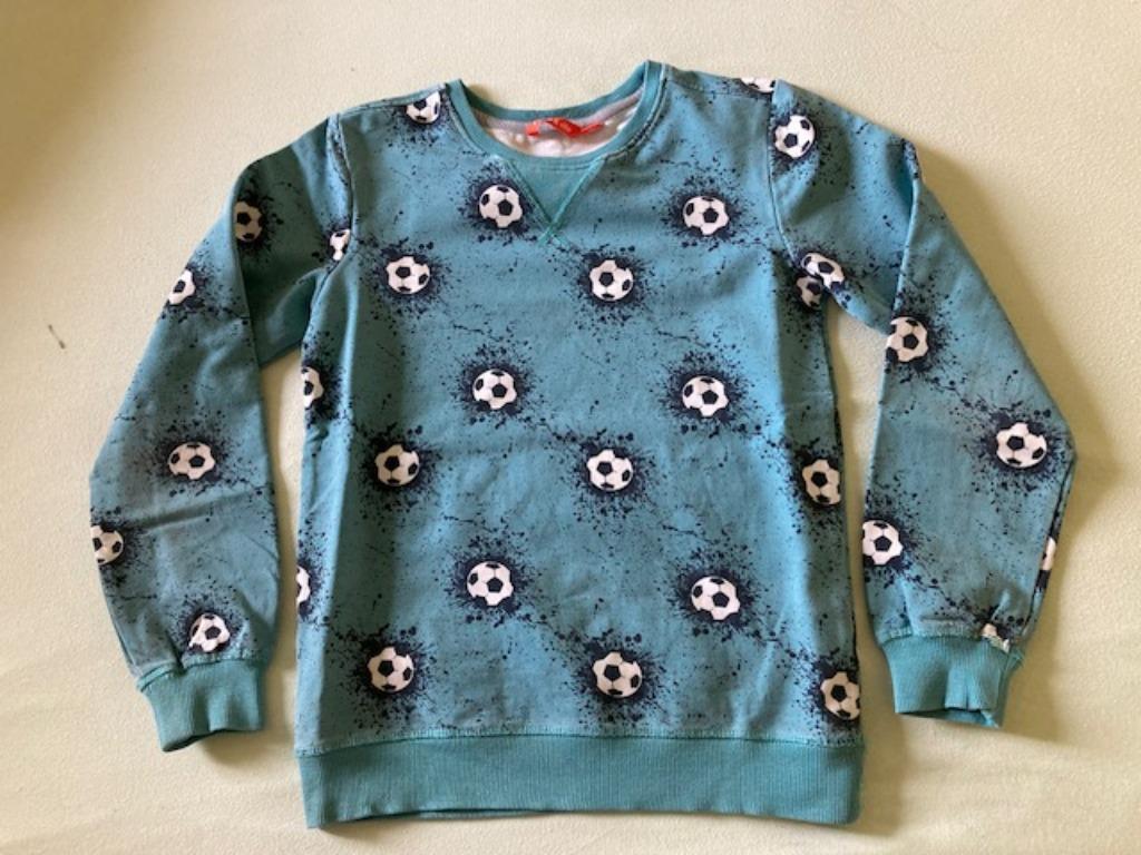 Blauwgroene sweater TYGO & vito met voetbalprint 140 cm, Trui of Vest, Ophalen of Verzenden, Zo goed als nieuw, TYGO & vito