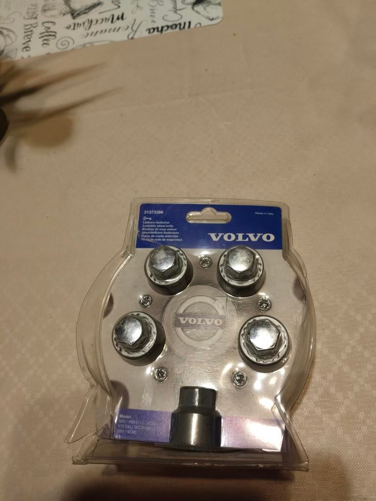 Nouveau jeu de boulons antivol Volvo d'origine, Autos : Pièces & Accessoires, Enlèvement