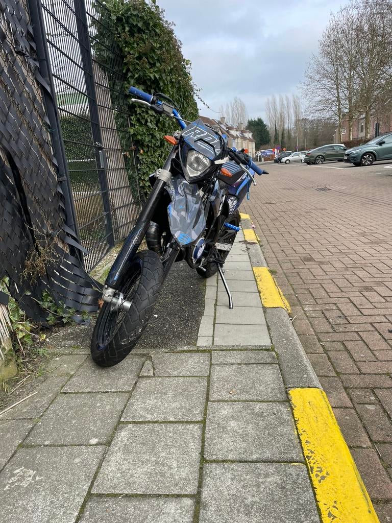 beta met veel extra's MOET ZO SNEL MOGELIJK WEG, Fietsen en Brommers, Brommeronderdelen | Scooters, Ophalen, Cilinder, Beta