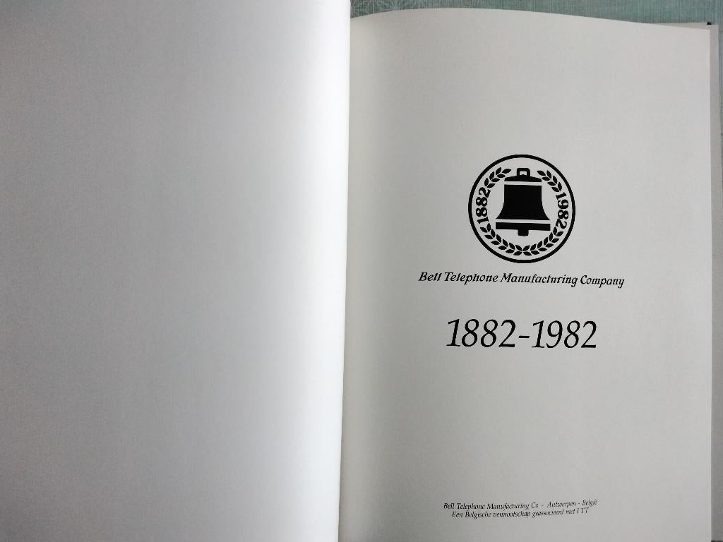 "BELL TELEPHONE" Manufactoring Company : Historiek 1882-1982, Ophalen of Verzenden, Zo goed als nieuw