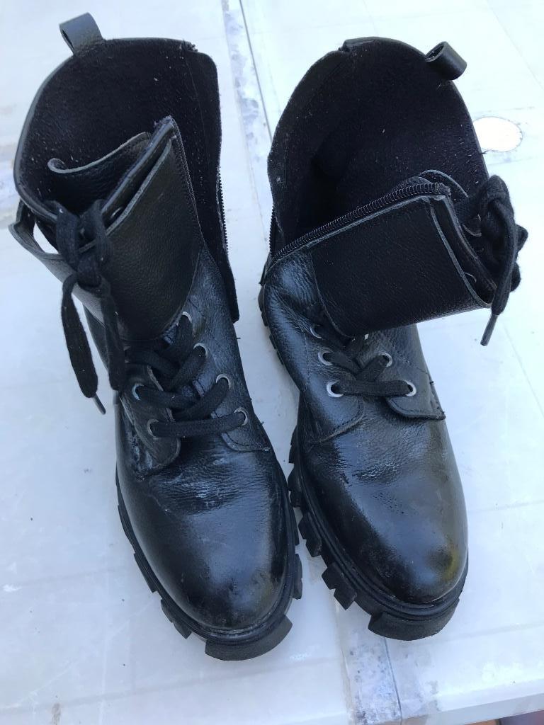 Paire de bottillon noir point 38., Enlèvement ou Envoi, Autres types, Porté, Noir