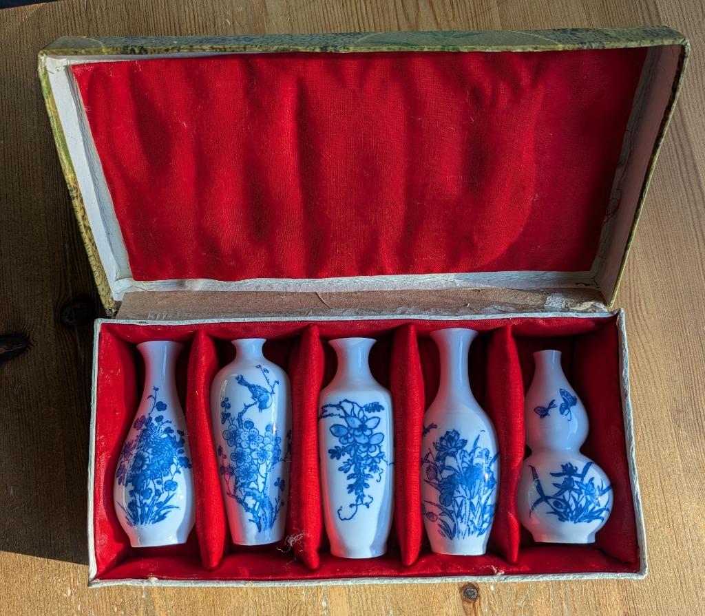 5 vases chinois dans une jolie boîte, Maison & Meubles, Moins de 50 cm, Enlèvement ou Envoi, Autres couleurs, Comme neuf