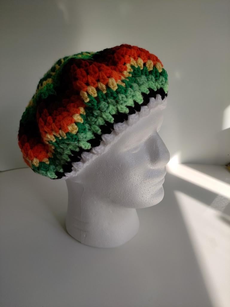 Handgemaakt beret / hoesje voor krukje, Vêtements | Femmes, Enlèvement, Neuf